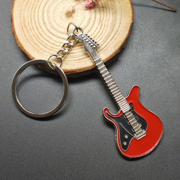 Kovový přívěsek na klíče Kytara červeno-černá